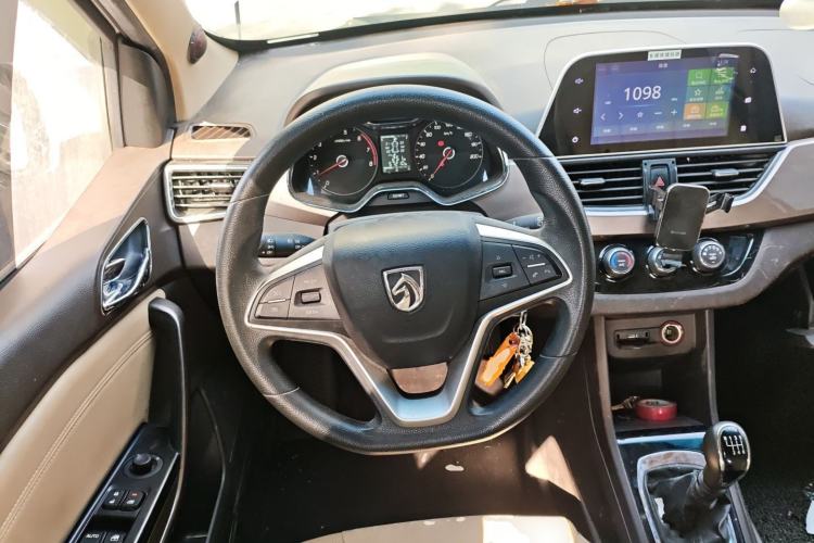 Used Baojun 310W 2017 1.5L Manual Fashion Model China V