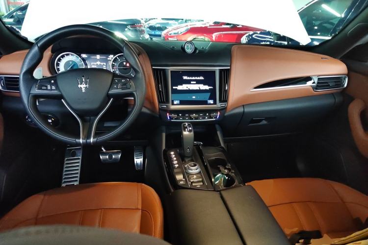 Used Maserati Levante 2022 3.0T Modena Center Console