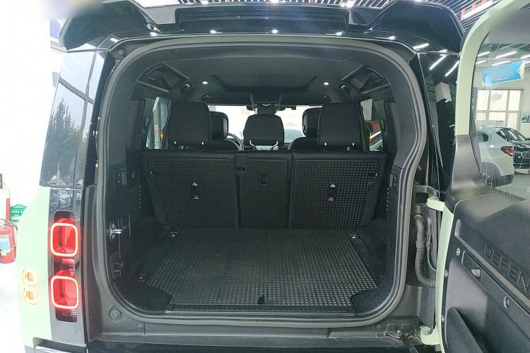 Used Land Rover Defender 2023 110 3.0T P400 75th Anniversary Legend Edition
