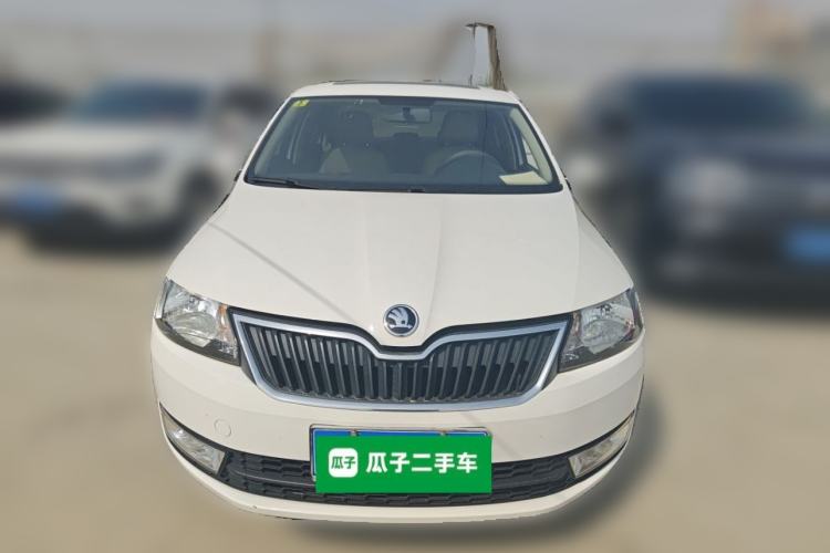 Used Skoda Rapid 2015 1.6L Automatic Smart Selection Model Front