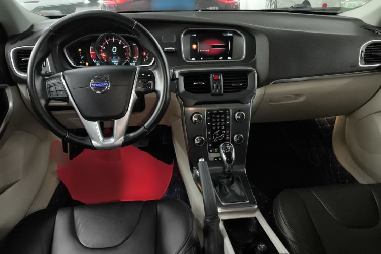 Used Volvo V40 2015 1.6T Zhiya Edition