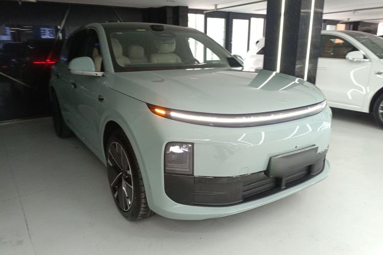 Used Li Auto L6 2025 Pro Smart Refresh Edition Front Right 45 Deg