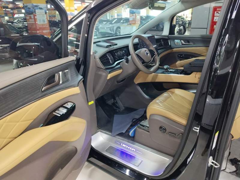 Used Denza D9 2022 DM-i 970 Four-Wheel Drive Prestige Model — 15