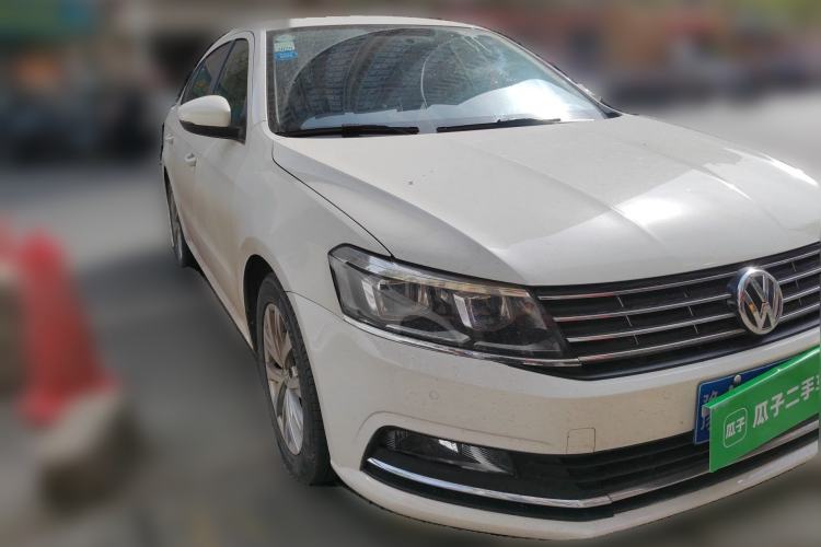 Used Volkswagen Lavida 2015 230TSI DSG Comfort Edition Front Right 45 Deg