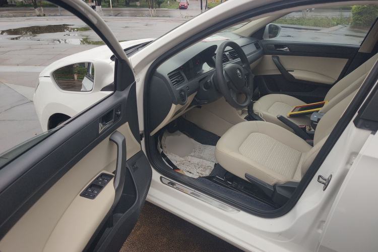 Used Skoda Rapid 2013 1.6L Automatic Smart Selection Model
