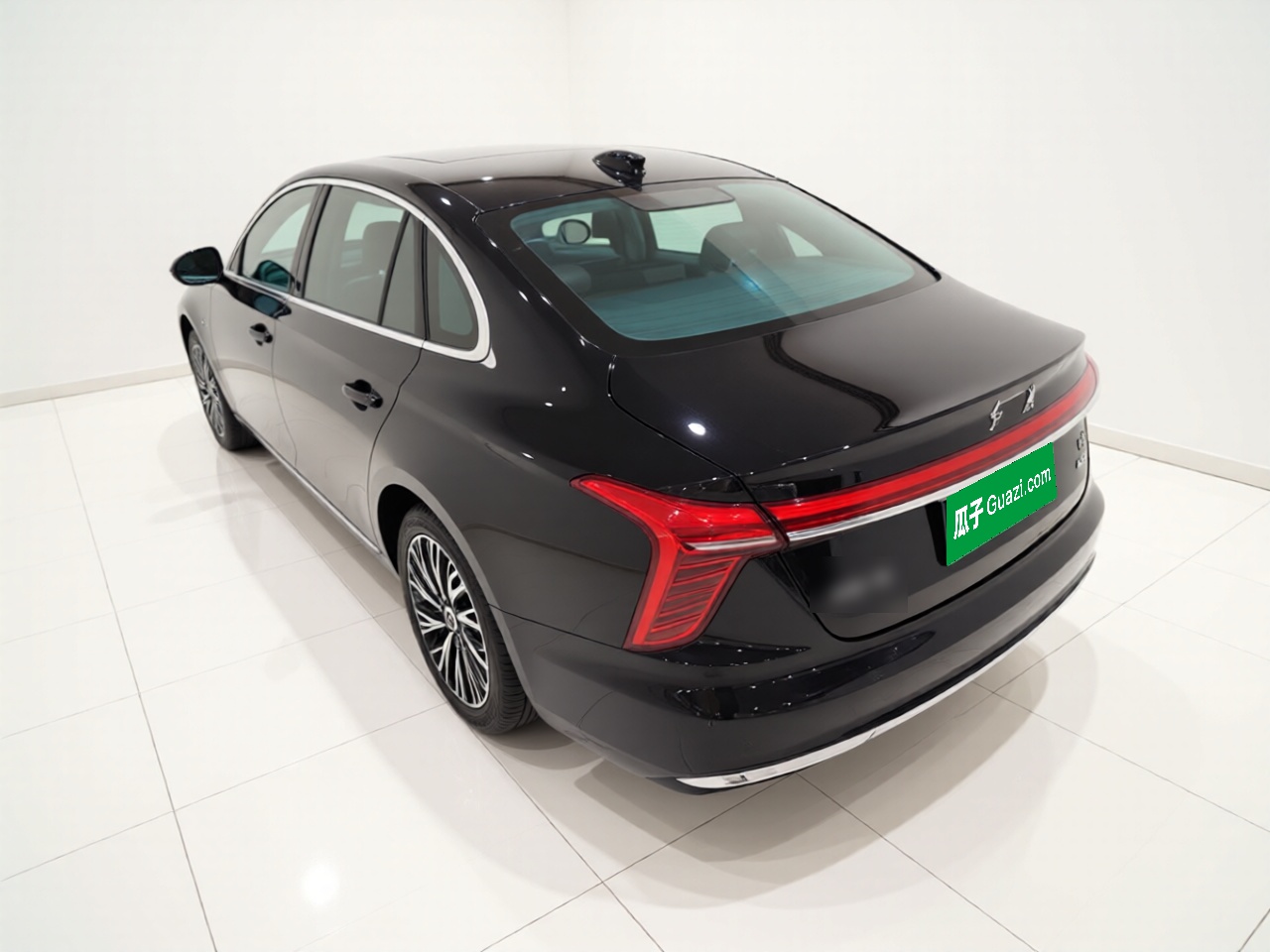Hongqi H5 2024 2.0T Automatic Smart Connect Flagship Edition - Chinese Trim Xiang — снимка 4