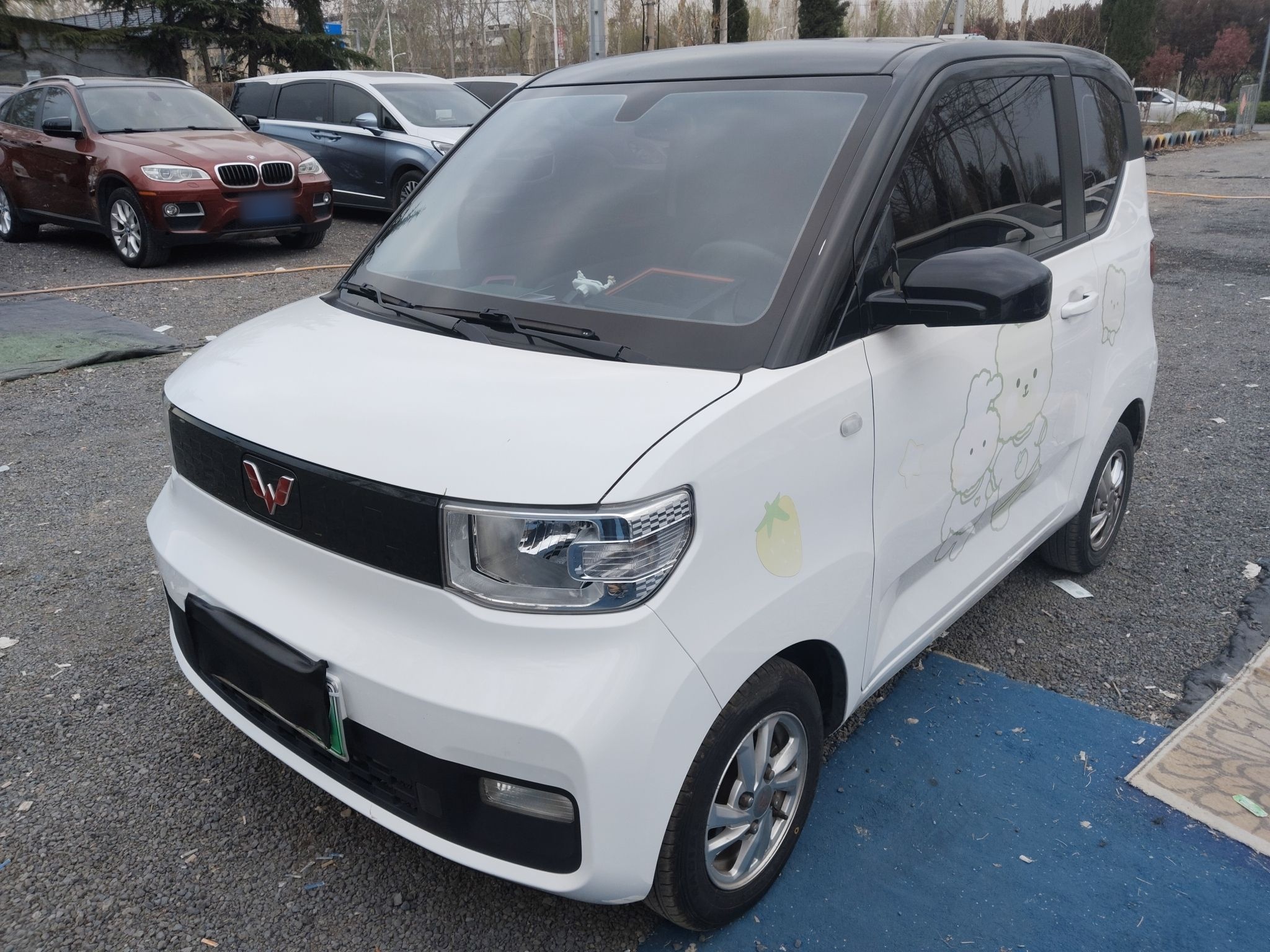 تحت مقدمة السيارة