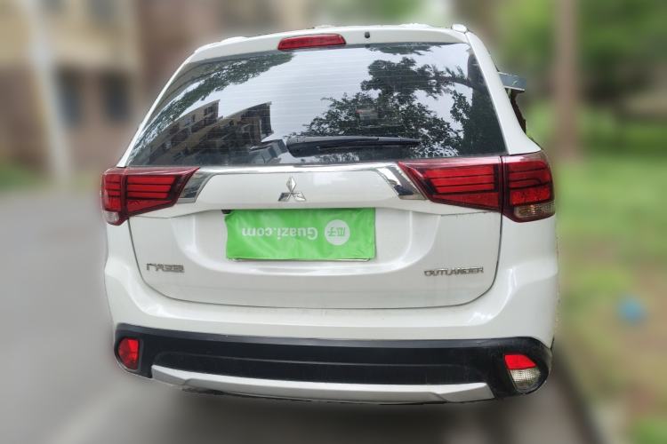 Used Mitsubishi Outlander 2018 2.0L Two-Wheel Drive Glory Edition 5 Seats
