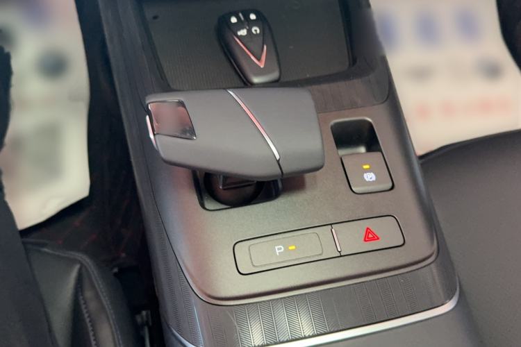 Used CHANGAN Eado 2025 Blue Whale 1.5T 500Bar Prestige Model Gear Lever