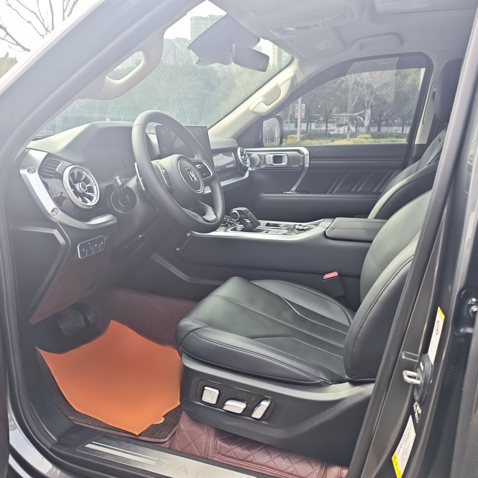 المقاعد الأمامية داخل السيارة