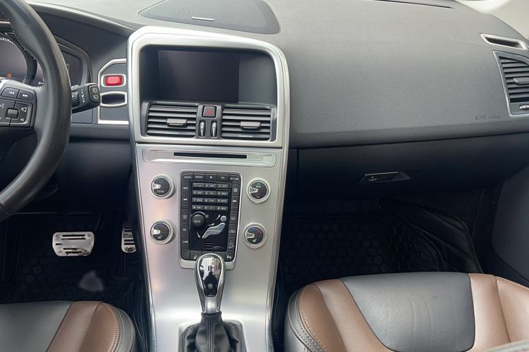 Used Volvo XC60 2017 T5 AWD Smart Upgrade Edition
