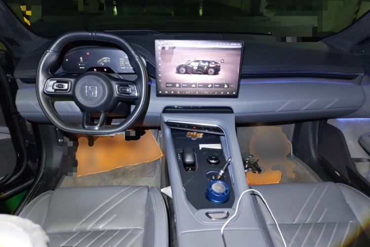 Used Zeekr 001 2025 WE Edition 95 kWh All-Wheel Drive Center Console