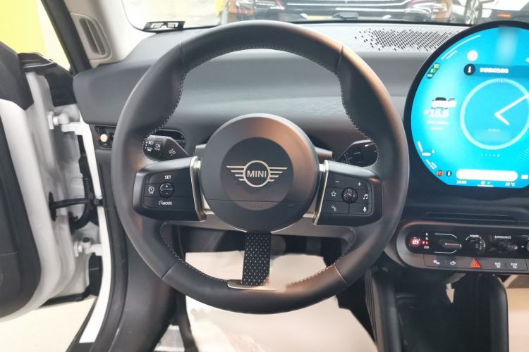 Used MINI Electric COOPER 2024 456km COOPER E Classic Edition
