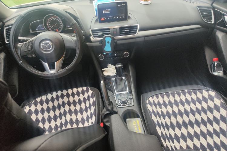 Used Mazda 3 Axela 2014 Sedan 1.5L Automatic Luxury Model Center Console