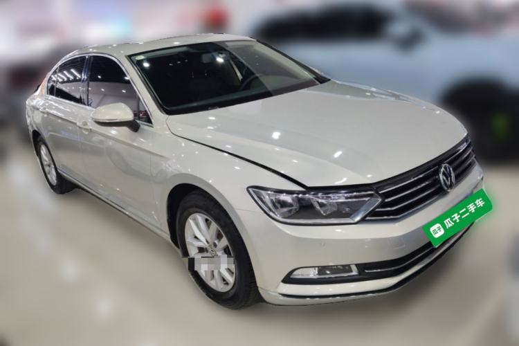 Used Volkswagen Magotan 2017 280TSI DSG Comfort Model Front Right 45 Deg