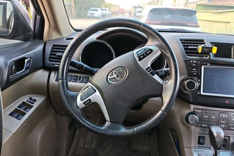 Used Toyota Highlander 2012 2.7L Two-Wheel Drive 7-Seater Luxury Edition