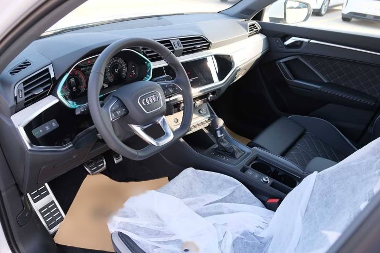 Used Audi Q3 2025 quattro 45th Anniversary Edition 40TFSI Fashionable and Dynamic Model Interior 1