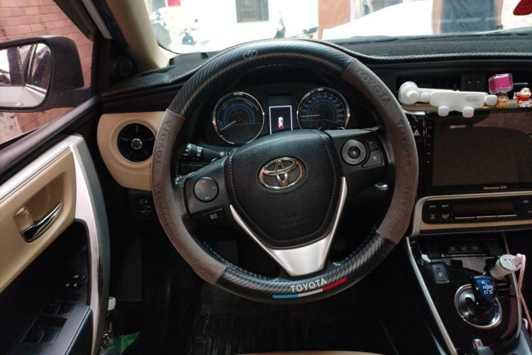 Used Toyota Corolla 2017 Revised Dual-Engine 1.8L E-CVT Elite Edition Steering Wheel