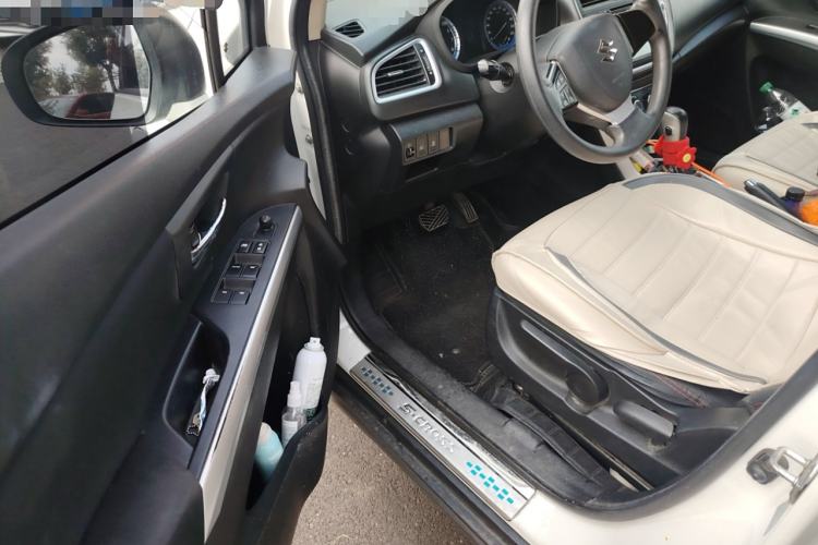 Used Suzuki S-Cross 2014 1.6L CVT Two-Wheel Drive Entry Model Driver Seat