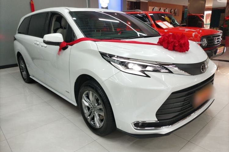 Used Toyota SIENNA 2024 2.5L Hybrid Comfort Edition Front Right 45 Deg