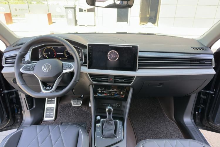 Used Volkswagen Tiguan L 2024 330TSI Automatic Two-Wheel Drive R-Line Enhanced Edition Interior 1