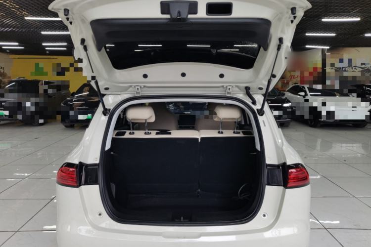 Used Wuling Bingo PLUS 2024 401 km Range 5-Seater Version Trunk