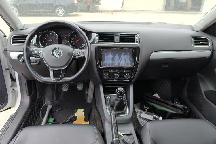 Used Volkswagen Sagitar 2017 1.6L Manual Comfort Model Center Console