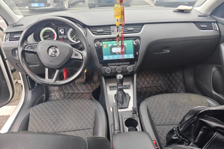 Used Skoda Octavia 2018 1.6L Automatic Luxury Edition