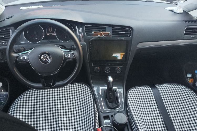 Used Volkswagen Golf 2019 1.6L Automatic Comfort Model China V Standard Center Console