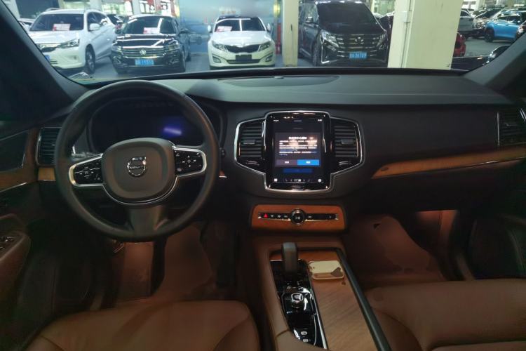 Used Volvo XC90 2023 B6 Zhiyi Luxury Edition 7-Seater Center Console