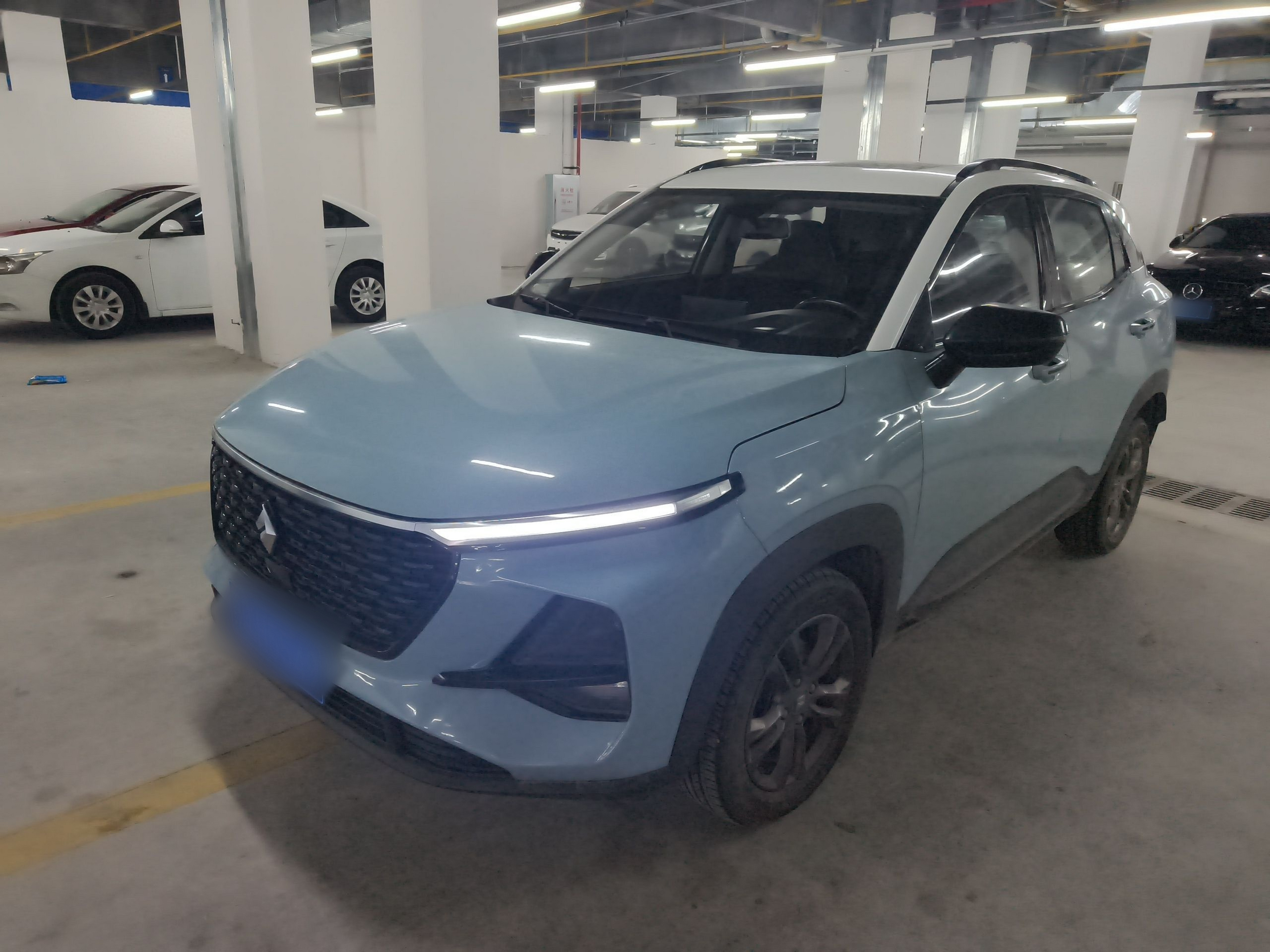 تحت مقدمة السيارة