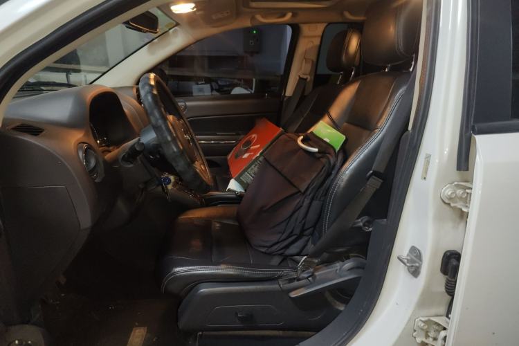 Used Jeep Compass 2013 2.4L Four-wheel Drive Black Edition with Navigation
