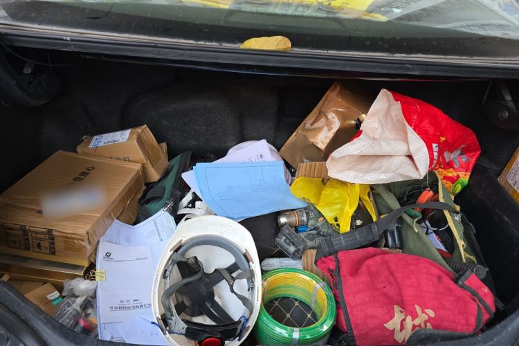 Used Toyota Camry 2016 Dual-Engine 2.5 HG 10th Anniversary Deluxe Navigation Edition Trunk