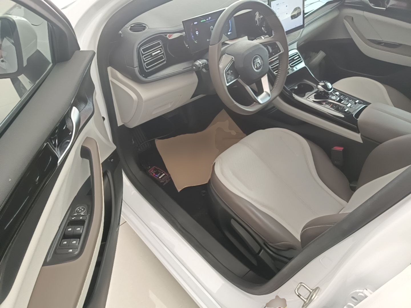 BYD Qin PLUS 2024 HONOR Edition DM-i 55KM Leading Model — снимка 18