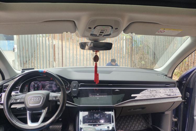 Used Audi Q7 2020 55 TFSI quattro S line sports model Center Console