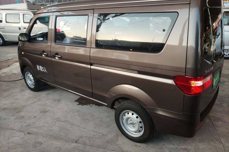 Used Jinbei Hiace X30 2023 1.5L Super-Comfortable Passenger Van 5/6/7-Seater Non-Air-Conditioned Version Model SWC15M