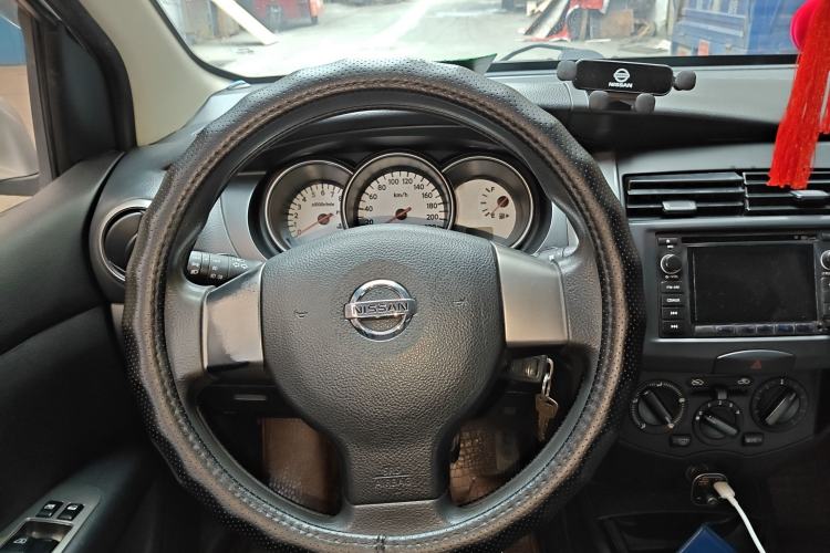 Used Nissan Livina 2010 Jingrui Edition 1.6L Manual Standard Model Steering Wheel
