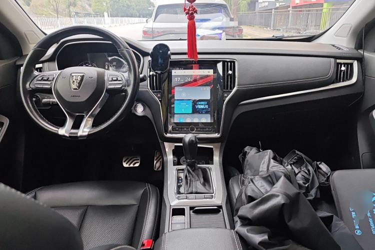 Used Roewe RX5 2016 20T Two-Wheel Drive Automatic Internet Smart Edition
