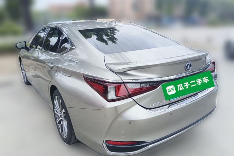 Used Lexus ES 2020 300h Deluxe Edition
