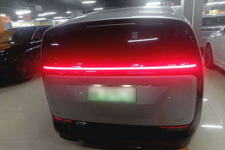 Used Li Auto MEGA 2024 Ultra Model
