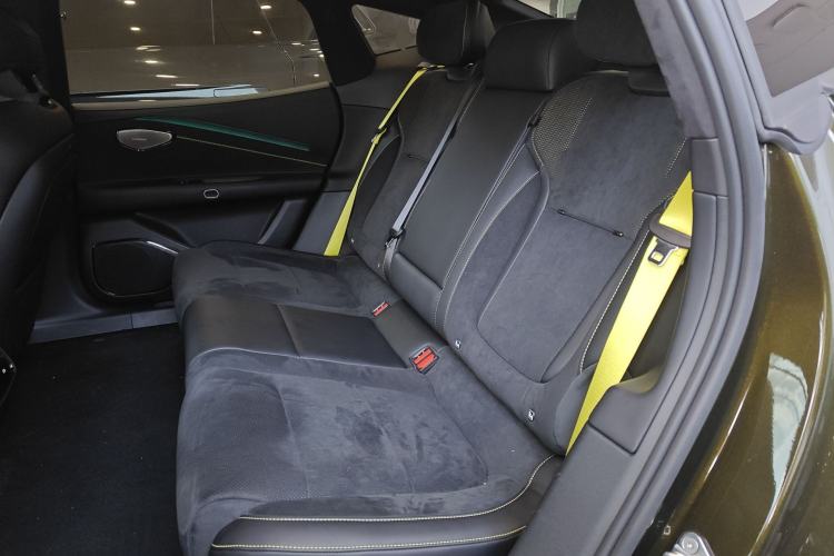 Used Lynk & Co 10 EM-P 2025 Model 240 All-Wheel Drive Ultra—Sport Edition Left Rear Seat