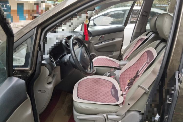 Used Kia Carens 2011 2.0L 7-Seater Automatic Standard Edition
