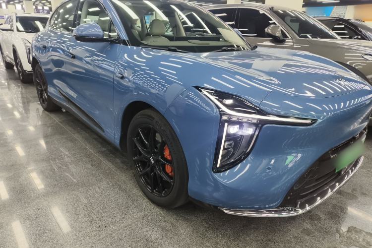 Used IM LS6 2026 Model Range-Extending 66 Max Front Right 45 Deg