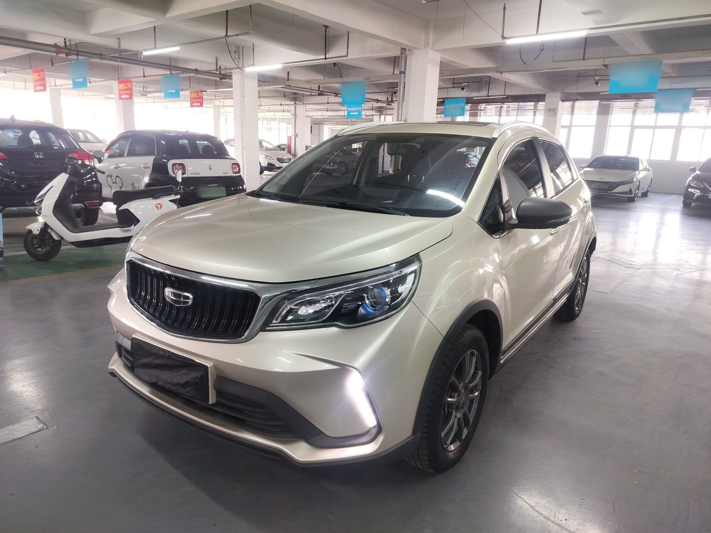 تحت مقدمة السيارة