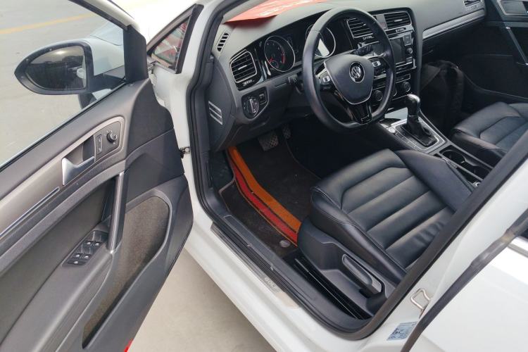 Used Volkswagen Golf 2015 1.4TSI Automatic Luxury Model Driver Seat