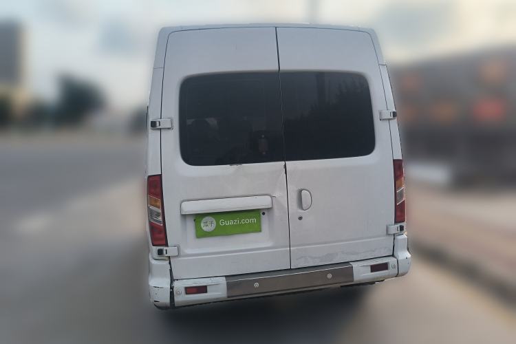 Used SAIC MAXUS Xintu V80 2020 2.5T Manual Classic City Delivery King Short Wheelbase Mid-Roof Design 2/3 Seats