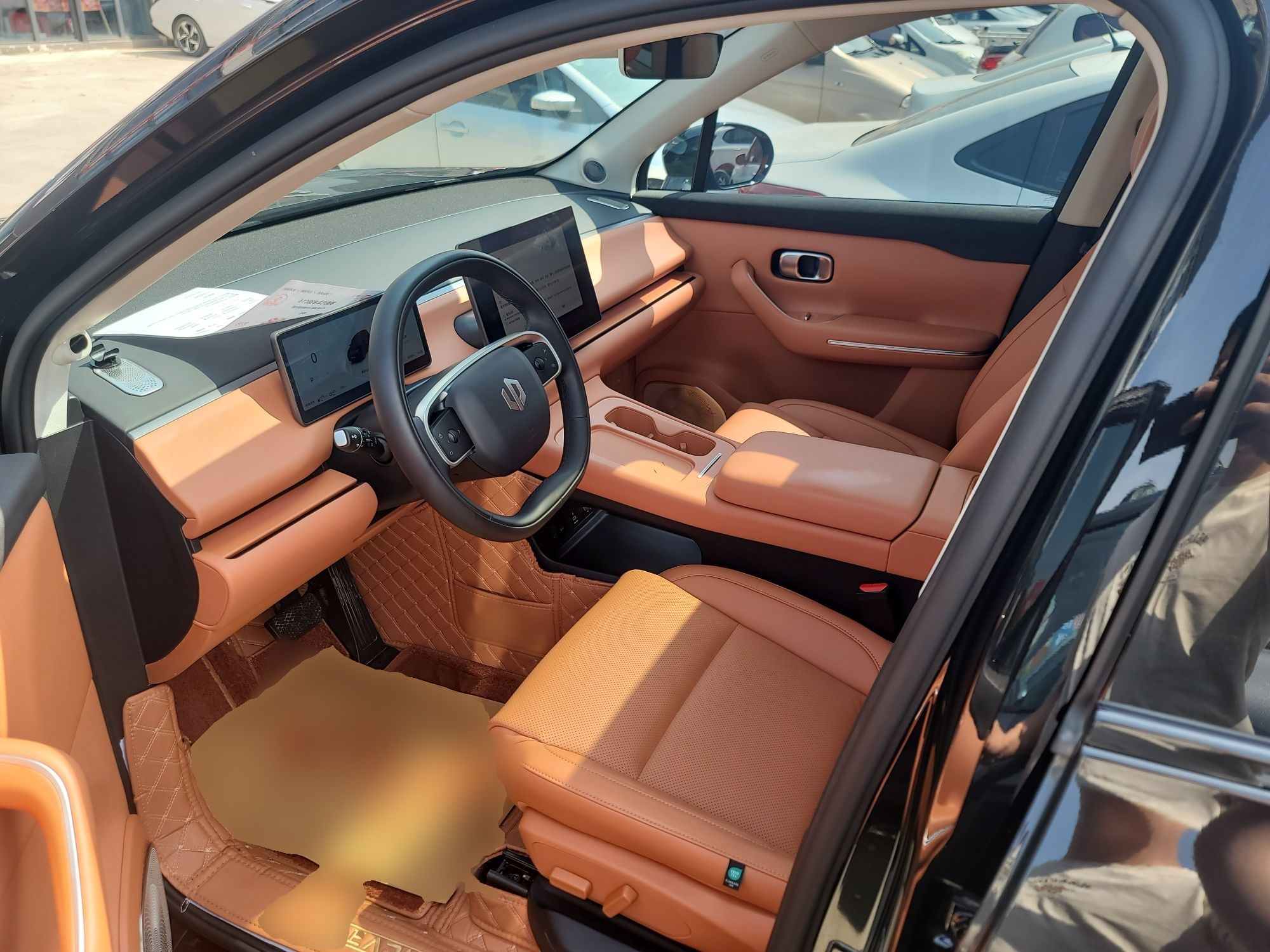 المقاعد الأمامية داخل السيارة