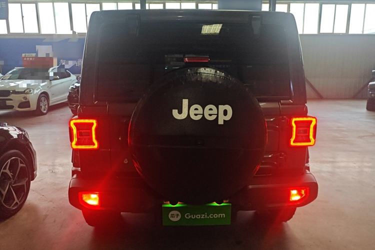 Used Jeep Wrangler 2019 2.0T Sahara Four-Door Brilliant Top Version China VI Emission Standard