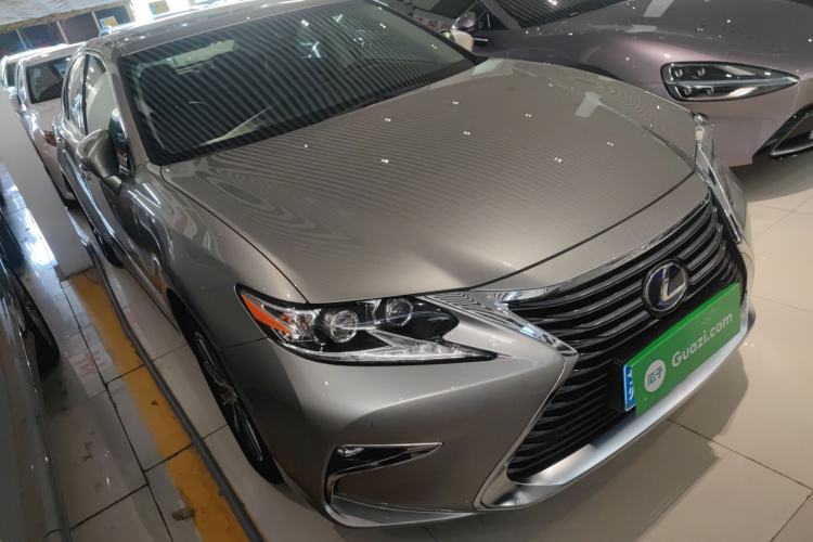 Used Lexus ES 2015 300h Luxury Edition
