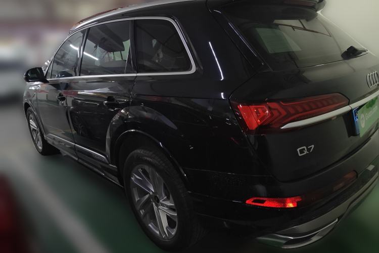 Used Audi Q7 2021 45 TFSI quattro S line Sport model
